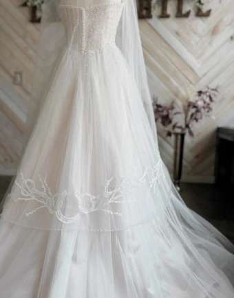 The Equestrian Signature with Pearls Waltz #5 thumbnail