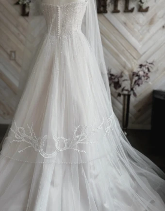 The Equestrian Signature with Pearls Waltz #10 thumbnail