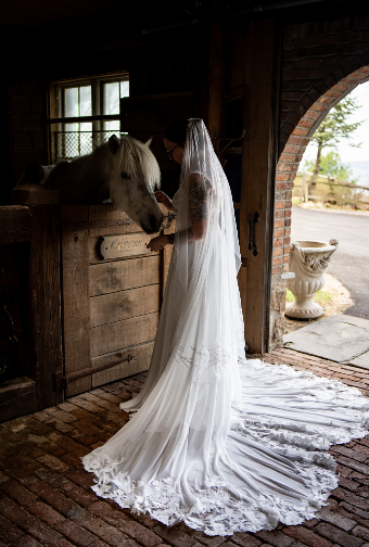 The Equestrian Signature with Pearls Waltz #7 thumbnail