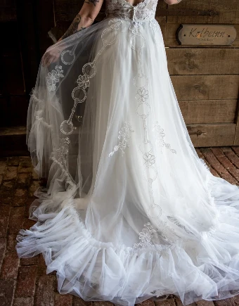The English Overskirt #0 default thumbnail